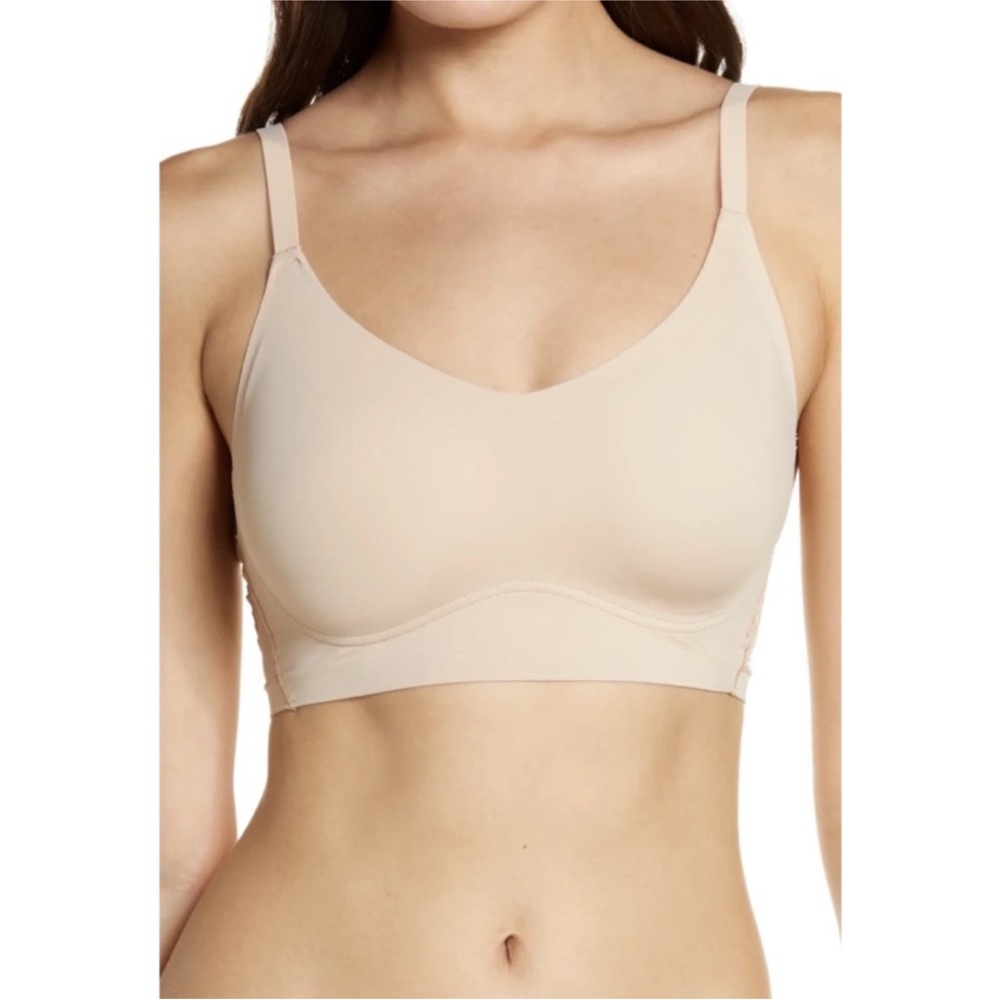 True & Co.โ True Everybody V-neck Adjustable Strap Triangle Bralette Bra